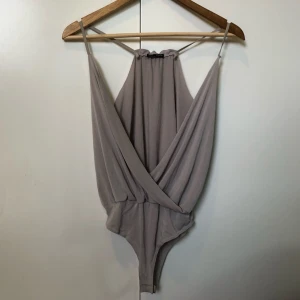  - En finare body blus från zara. Använd vid 3 tillfällen. 