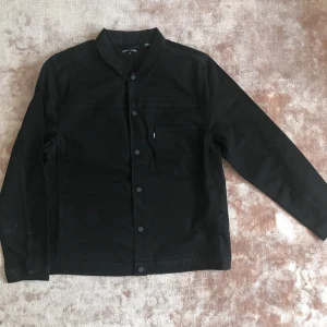  - Svart jeansjacka 