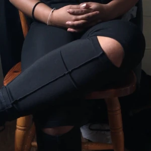  - Skit snygga svarta tights med hål vid knäna! Frakt tillkommer ❤️