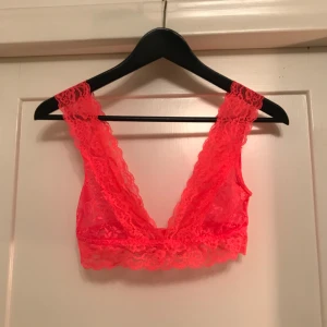  - Neonorangerosa spetstop/bh, nyskick. *Frakt ingår i priset👍🏼*