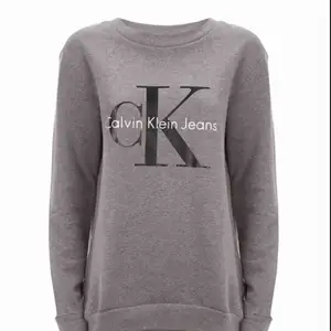 CALVIN KLEIN JEANS ICON LOGO SWEATSHIRT WOMENS SWEATSHIRTS. - Storlek: M - skick: nyskick. - färg: grå. - nypris: 999. Mitt pris: 350 kr. - köparen står för frakten 