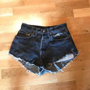  - Vintage shorts från Levi’s som passar storlek S. Besök min sida på Tradera för ännu mer kläder (namn: melanien) 