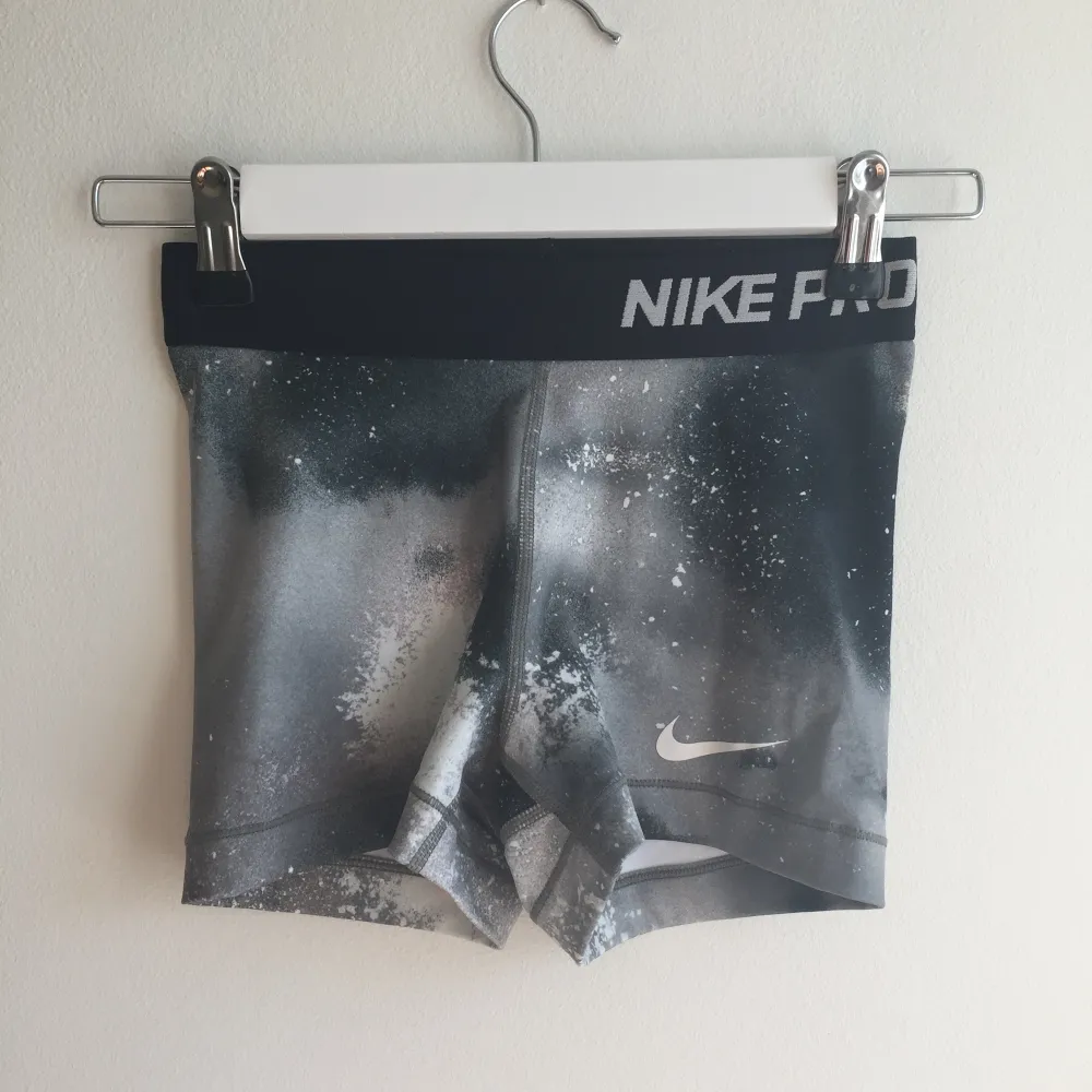 Nike pro shorts storlek xs. Knappt använda. FRI FRAKT. Shorts.