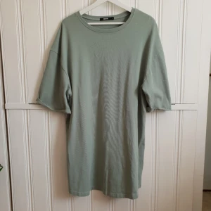  - Sjukt cool oversized mintgrön klänning från Bikbok. Perfekt nu till sommaren!