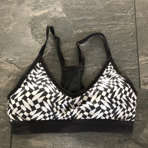  - Sport-bh från Nike inlägg finns i.