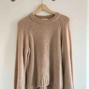  - Mysig tröja från HM i mjukt tyg och glitter. Fin rosa färg, använd en gång.