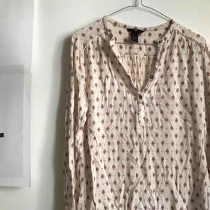  - Super fin tunika från h&m. Perfekt till stranden. Fint skick. 