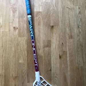  - Riktigt snygg innebandy klubba Längd 96 Flex 29 Zone   Ej frakt. Hämtas i Hornstull. 