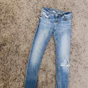 Zara jeans storlek XS - aldrig använda