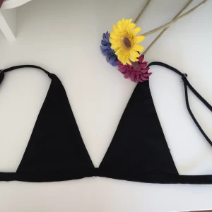  - Sötaste svarta triangelbikinin 🌾 tyvärr för liten för mig 😫 frakt ingår ej. 💌