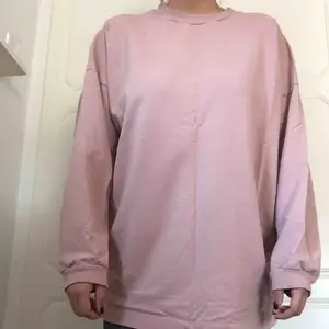 Oversized sweatshirt/sweatshirt-klänning från Nelly. Knappt använd! 