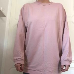  - Oversized sweatshirt/sweatshirt-klänning från Nelly. Knappt använd! 