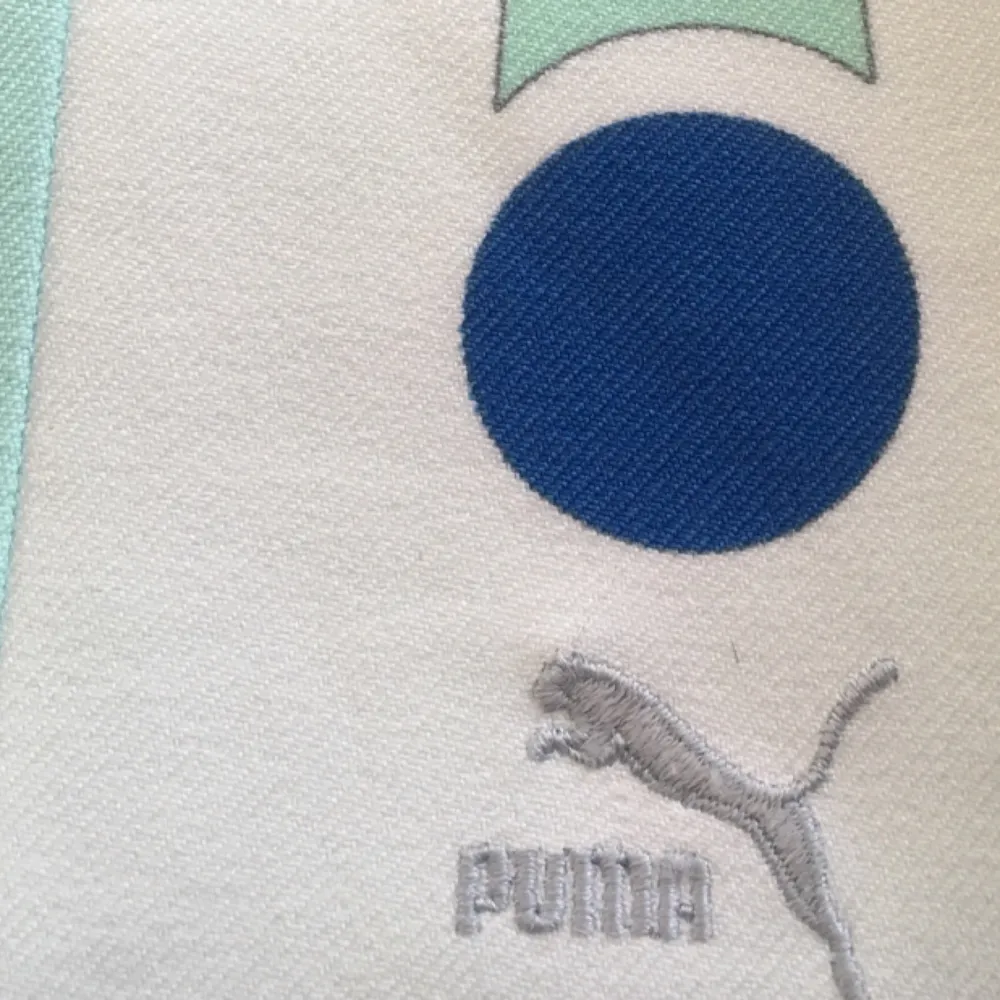 Nu säljer jag min vintage Puma tennis kjol som är super frän🌼✌️Har en sjukt snygg pastel färg och logan där fram. Finns en liten fläck där fram, dm för fler bilder. Köparen står för frakt och jag tar Swish😊💕💕. Kjolar.