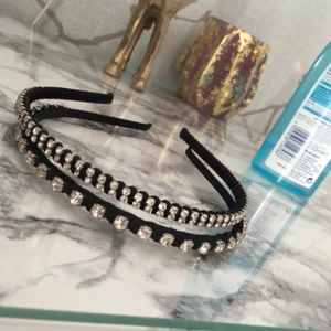  - Två oanvända hårband för paketpris 25kr  