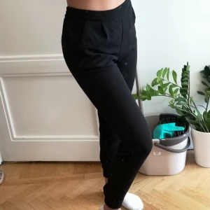  - Köpt i våras i London, aldrig använd pga lite för liten.  Tunt material med fickor.   Kan mötas i sthlm eller posta, köpare står för frakt. 