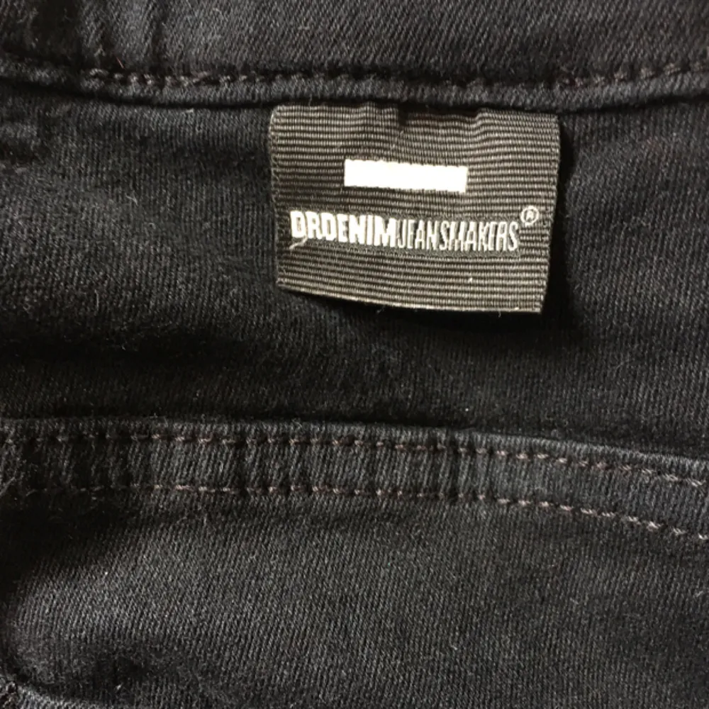 Stretchiga Dr Denim jeans i storlek XXS. Använda ett fåtal gånger  Köpare står för eventuell frakt. Kan mötas upp i Stockholm . Jeans & Byxor.