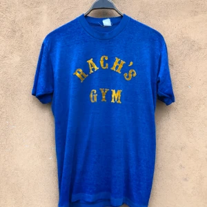  - Vintage T-shirt med tryck. Sannolikt 80-tal. Mjuk och härlig 🐶. Kan även funka som en liten large 