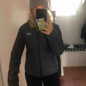  - Säljer min fina vinter jacka😊 köptes förra vintern men är inte så mycket använd, kan skickas mot frakt kostnad💖 kan även tänka mig att sänka priset vid snabb affär 