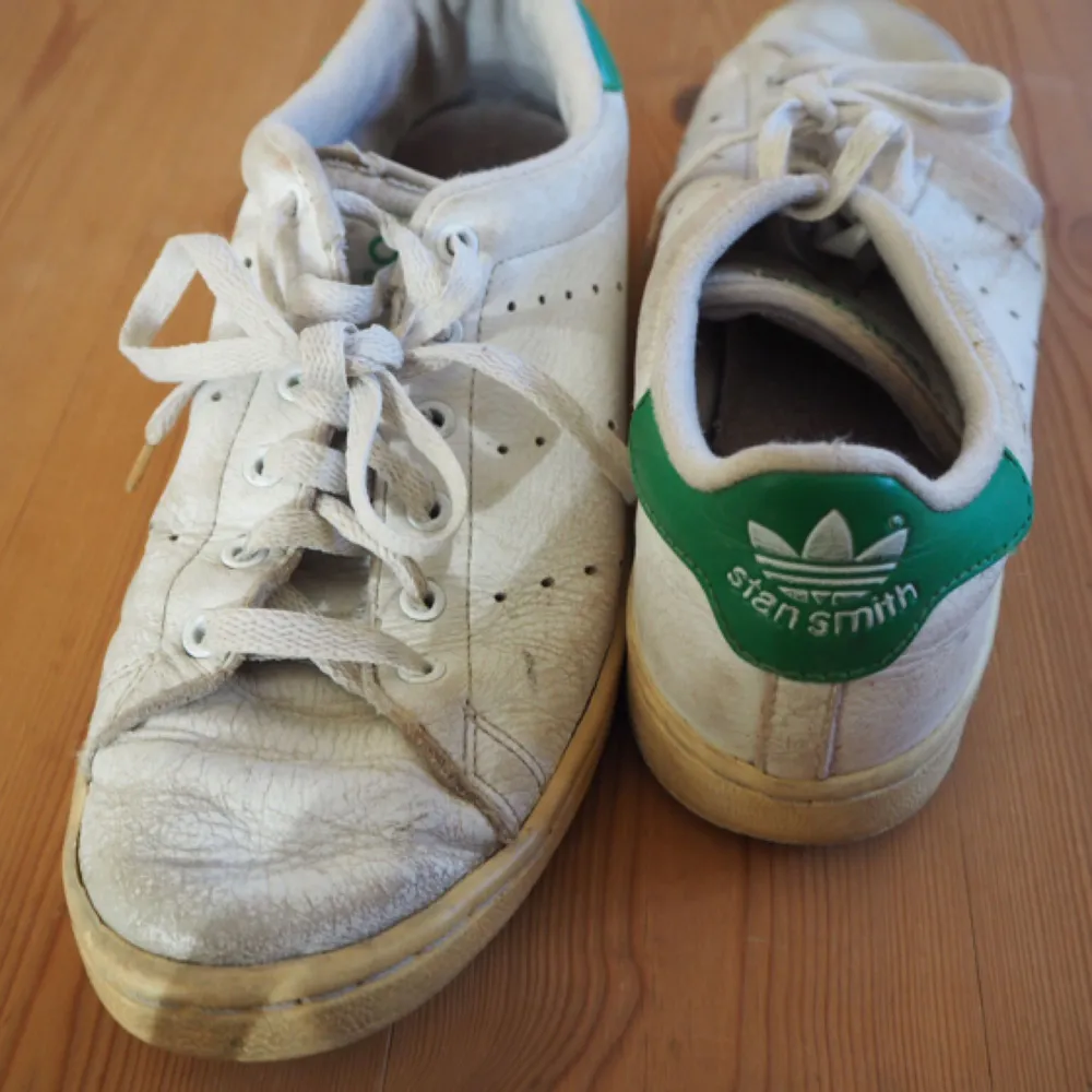 Vintage 90's stan Smith sneakers! #adidas Säljer vidare dessa favoriter✨  Kan bli billigare oxå, om det är högt tryck! . Skor.
