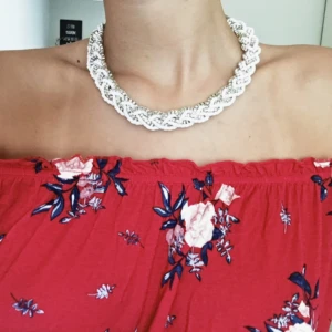  - Jättefint halsband som aldrig kommit till användning då jag inte använder halsband. Frakt tillkommer på 20kr