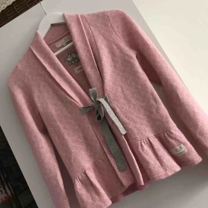  - Odd Molly kofta. Använd en gång. Storlek 1 (small),  Toppskick. Pris kan diskuteras. Jag fraktar eller möts upp