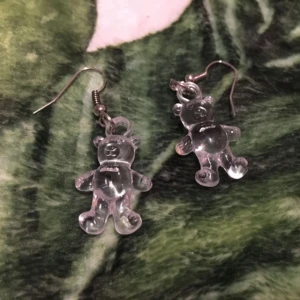  - Genomskinlig nalle örhängen 