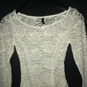  - Fin, vit spets tröja