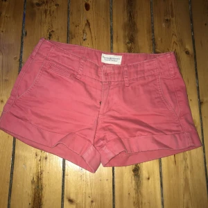  - Röda jeansshorts ifrån Denim & Supply Ralph Lauren. 