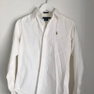  - Äkta Ralph lauren shorta, väldigt sparsamt använd. Frakt tillkommer 