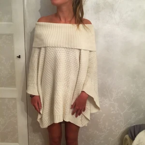  - En fin poncho jag köpt får år sedan! Används knappt och tänkte sälja istället. Priset kan diskuteras.