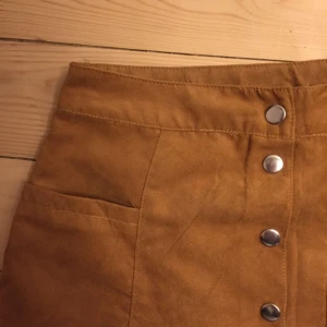  - Jättefin fake mocka kjol från HM, används inte då den är för stor. Kan mötas upp i Stockholm eller frakta