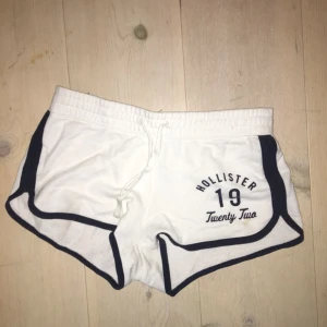  - Hollister shorts