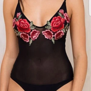  - Har en likadan body som på bilden i storlek XS men passar även S