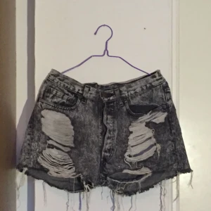  - Vintage high waisted shorts