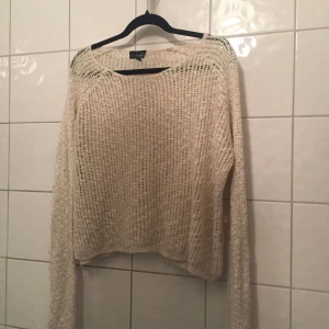  - 🧡 FRAKT INGÅR ALLTID I PRISET! 🧡 Stickad kofta från Kappahl. Välanvänt skick (som dock ”klär” plagget). Funkar på en S upp till L beroende på vilken passform man föredrar. Rök- och djurfritt hem.