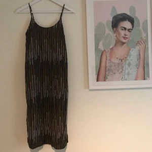  - Supersnygg klänning från H&M i mönster. Klänningen är i bra skick✨