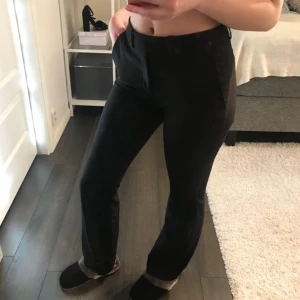  - Jättefina utsvängda kostymbyxor från Lindex. Köparen står för eventuell frakt💋