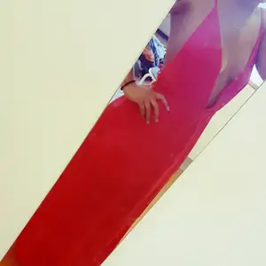 Fin röd klänning köpt från Nelly, som ger en riktig 'röda mattan' känsla. 
