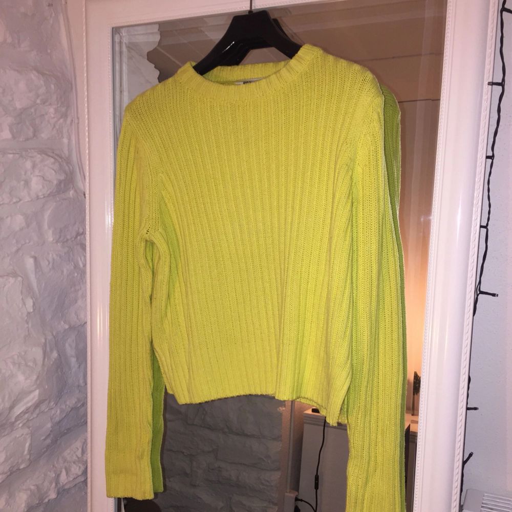 Slimegul tröja från Ginatricot  Plick Second Hand