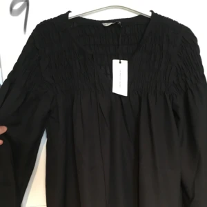  - Helt oanvänd. Pris 90 kr! Storlek XS men större i storlek, passar S