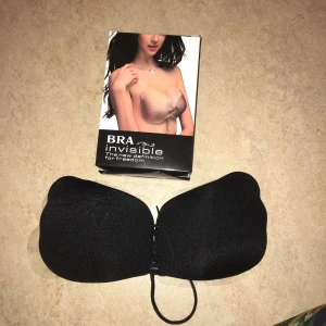  - En svart oanvänd freebra i kupa C