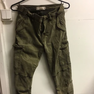  - Cargo pants ifrån hm, sitter bra på och knappt använda 