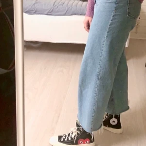 Jeans  - Väldigt fina och trendiga Culotte jeans från Zara , köpta i vintras och i perfekt skick ! Säljer då de tyvärr blivit för små för mig 🥺💘 👖