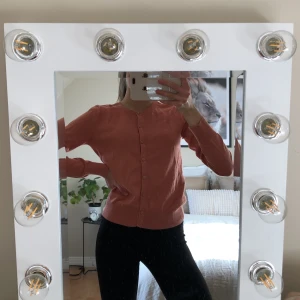 Cardigan•H&M•Peach•XS - Supergullig peachfärgad cardigan från H&M!🙈 Använd Max 5ggr! Säljes för att den inte kommer till användning! Frakten står köparen själv för!✉️