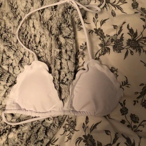 Bikini övertopp - Jättefin bikinitopp ifrån Nelly aldrig använd. Storlek small 