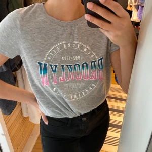 Tshirt - T-shirt från gina, inte använd mycket💙 frakt tillkommer