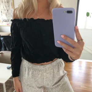 Svart topp ifrån Brandy Melville  - Storlek XS/S, frakt tillkommer! 