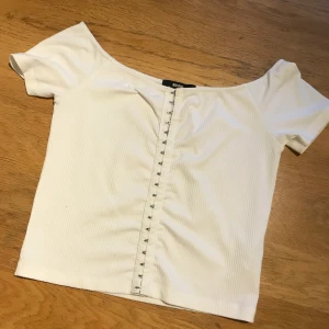 Vit topp  - Använd en gång, så fin men passar tyvärr inte mig