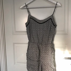 Playsuit strl 36 - Fin playsuit från H&M🌸 