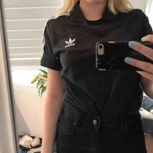  - Adidas tshirt, storlek M